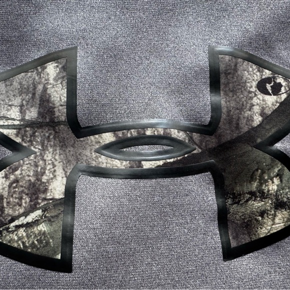 Men’s Under Armour Hoodie - Picture 4 of 13